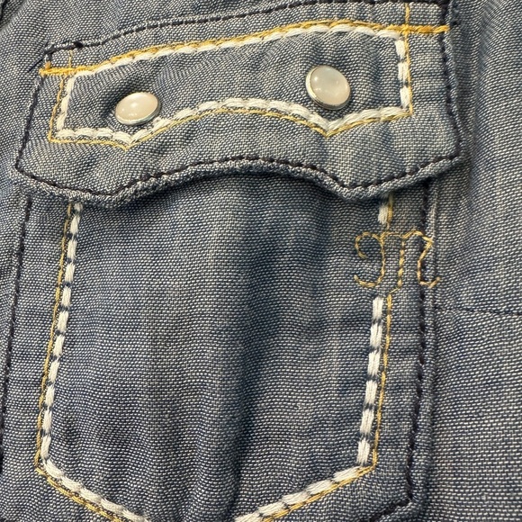 Miss Me Chambray Embellished Pearl Snap Short Sleeve Western Top / small - Picture 4 of 16